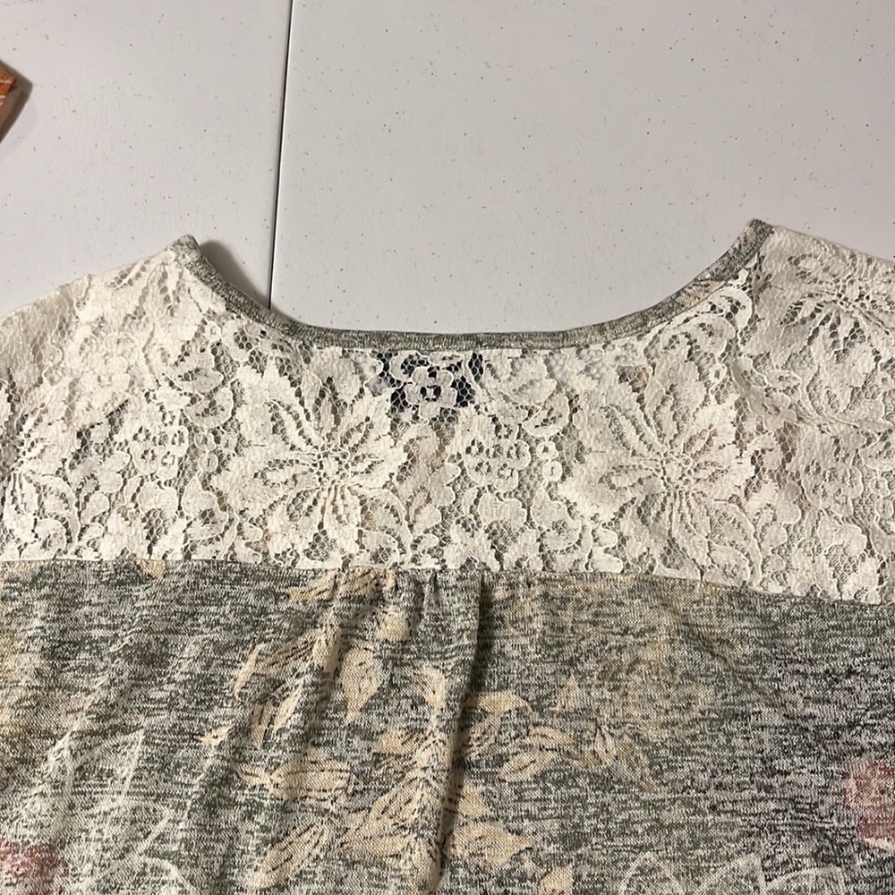 Van Heusen gray shirt with lace yoke . SZ Large - Picture 3 of 6